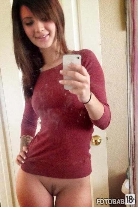 Селфи женских писек в зеркале ( 15 фото )